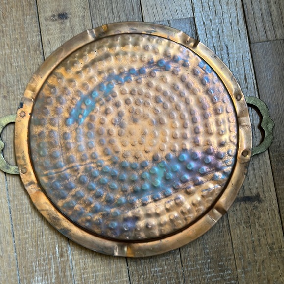 Vintage copper round serving trey with brass handles hammered design, rustic - Picture 10 of 16